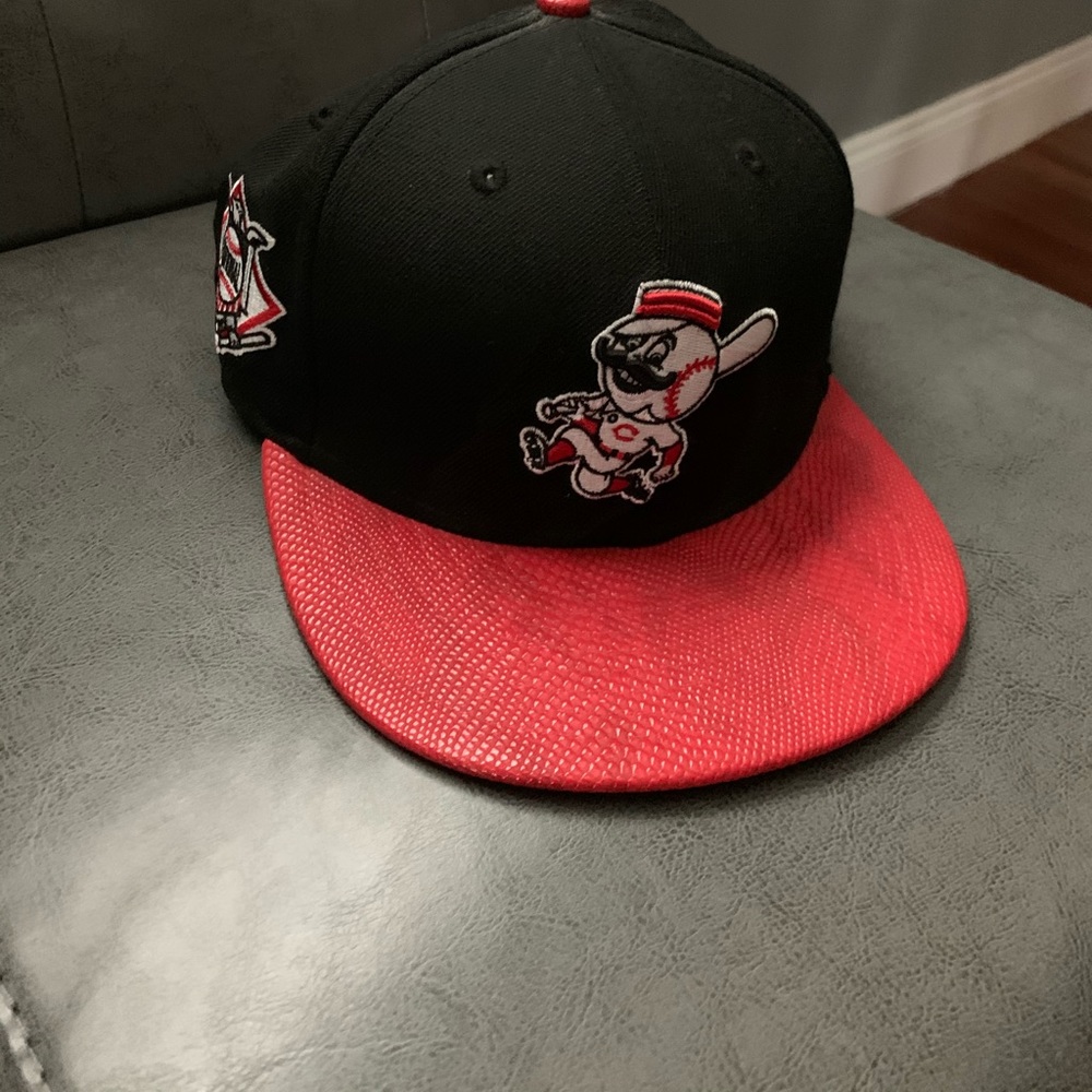 Cincinnati Reds Throwback StrapBack Cap